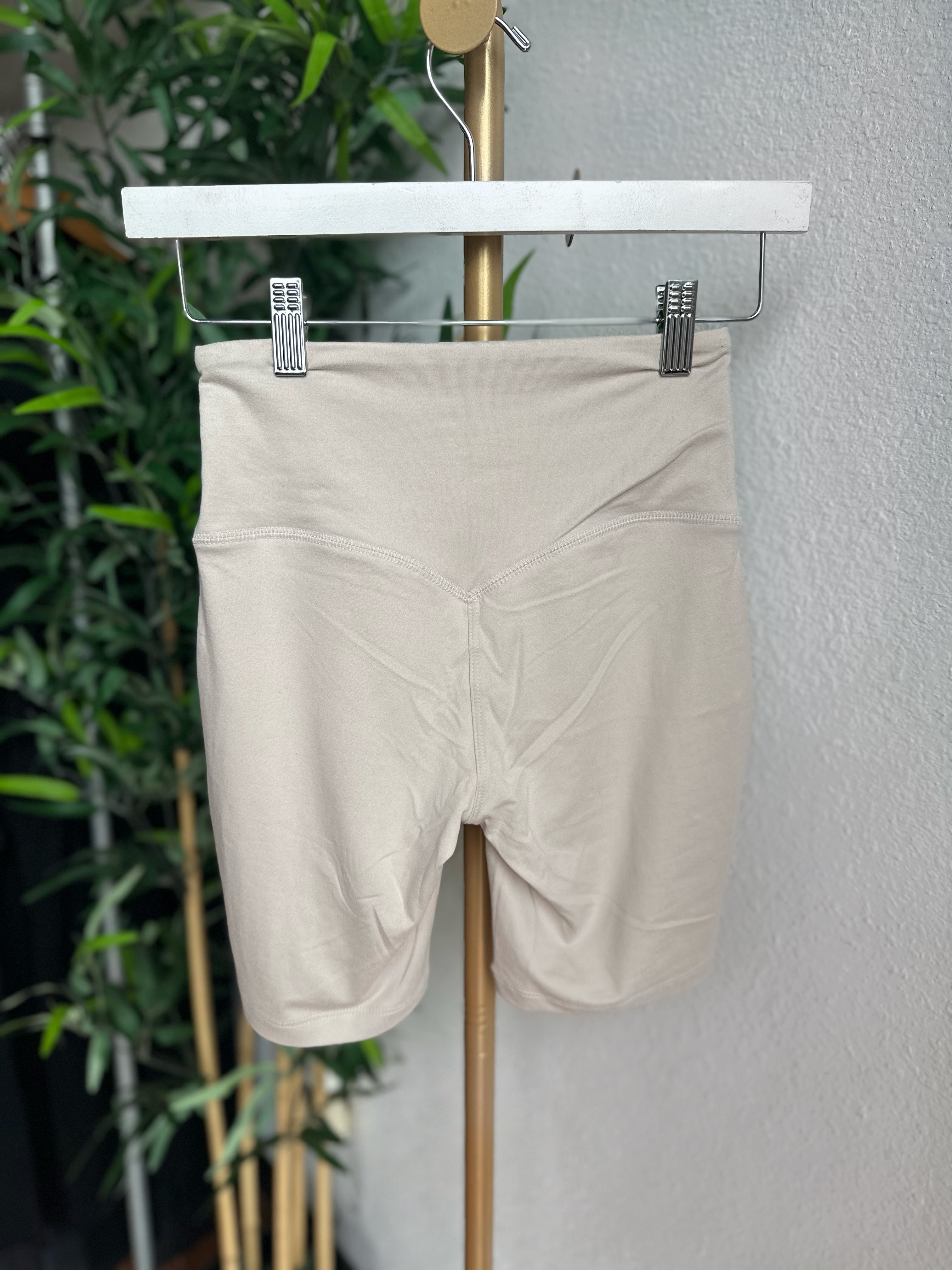 Out and about biker shorts (cream)