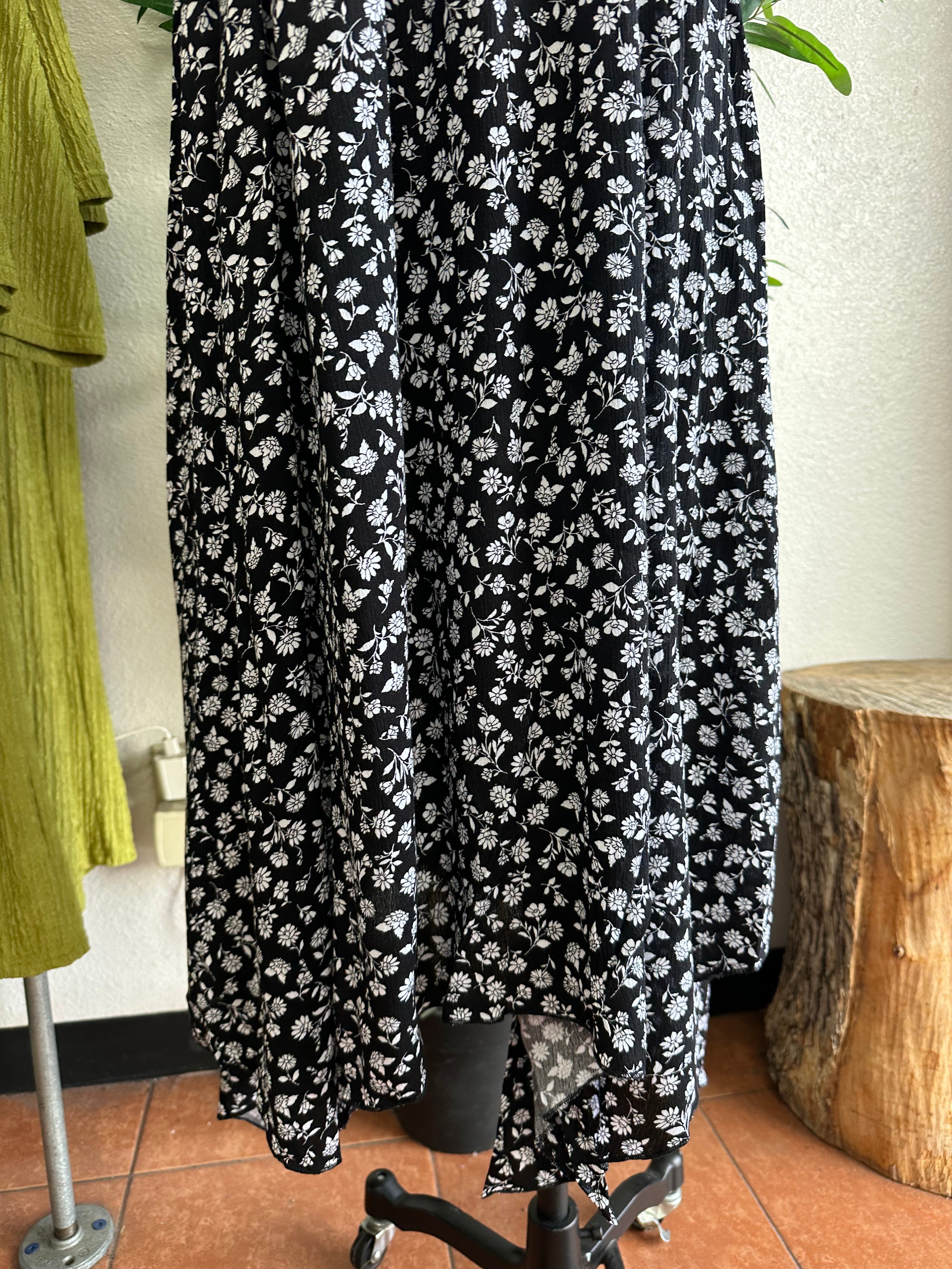 Halter maxi dress (black)