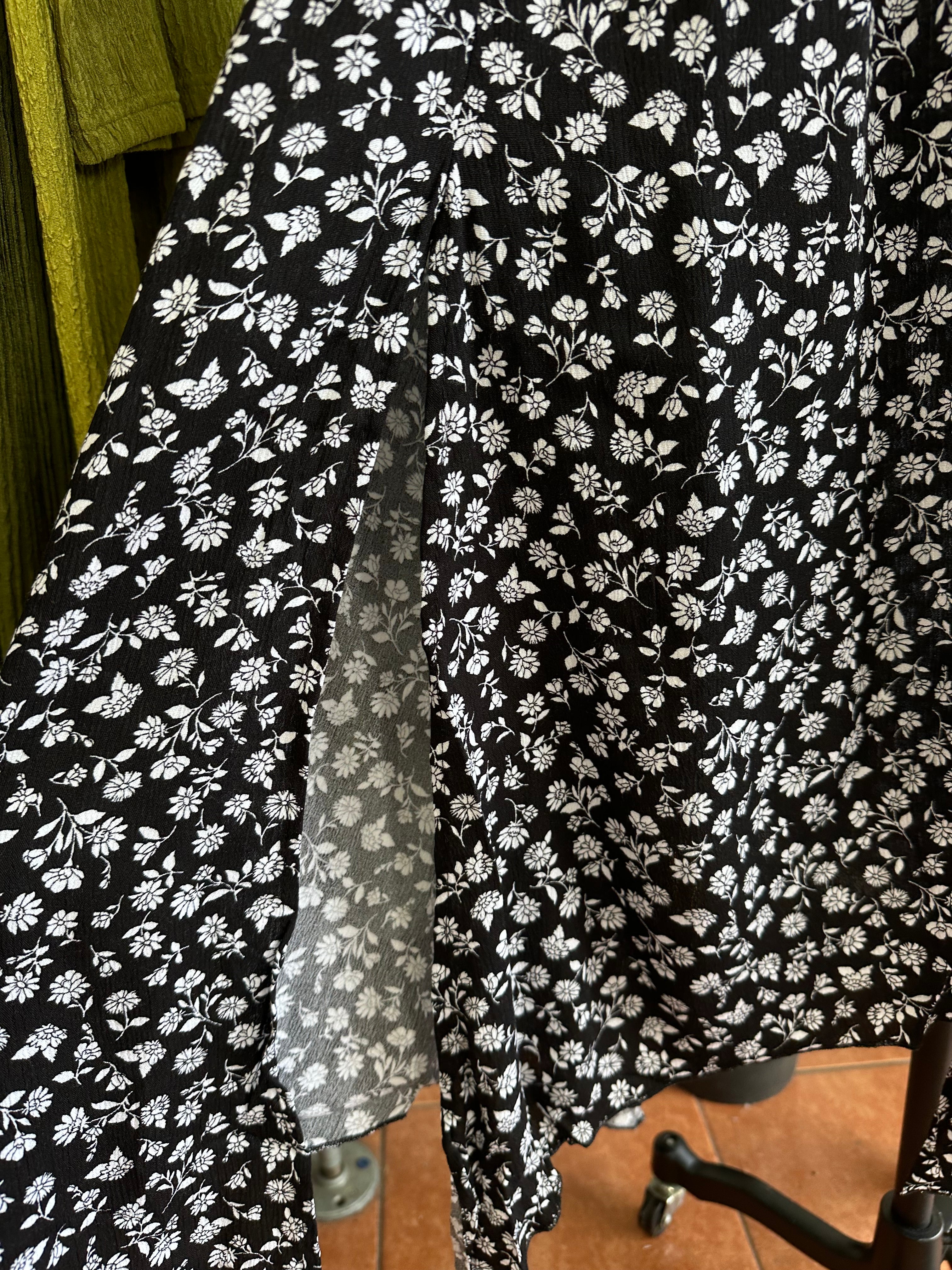 Halter maxi dress (black)