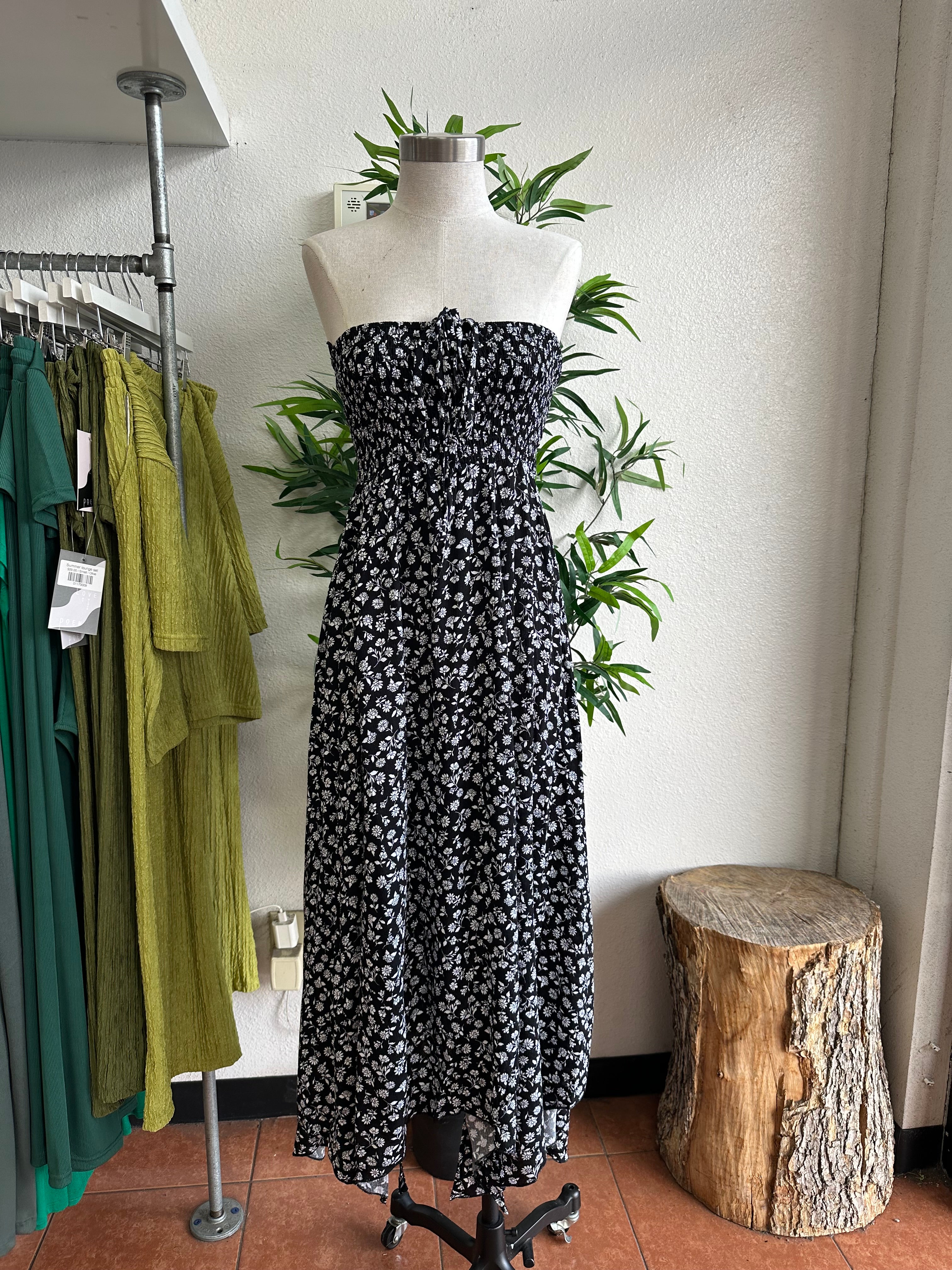 Halter maxi dress (black)