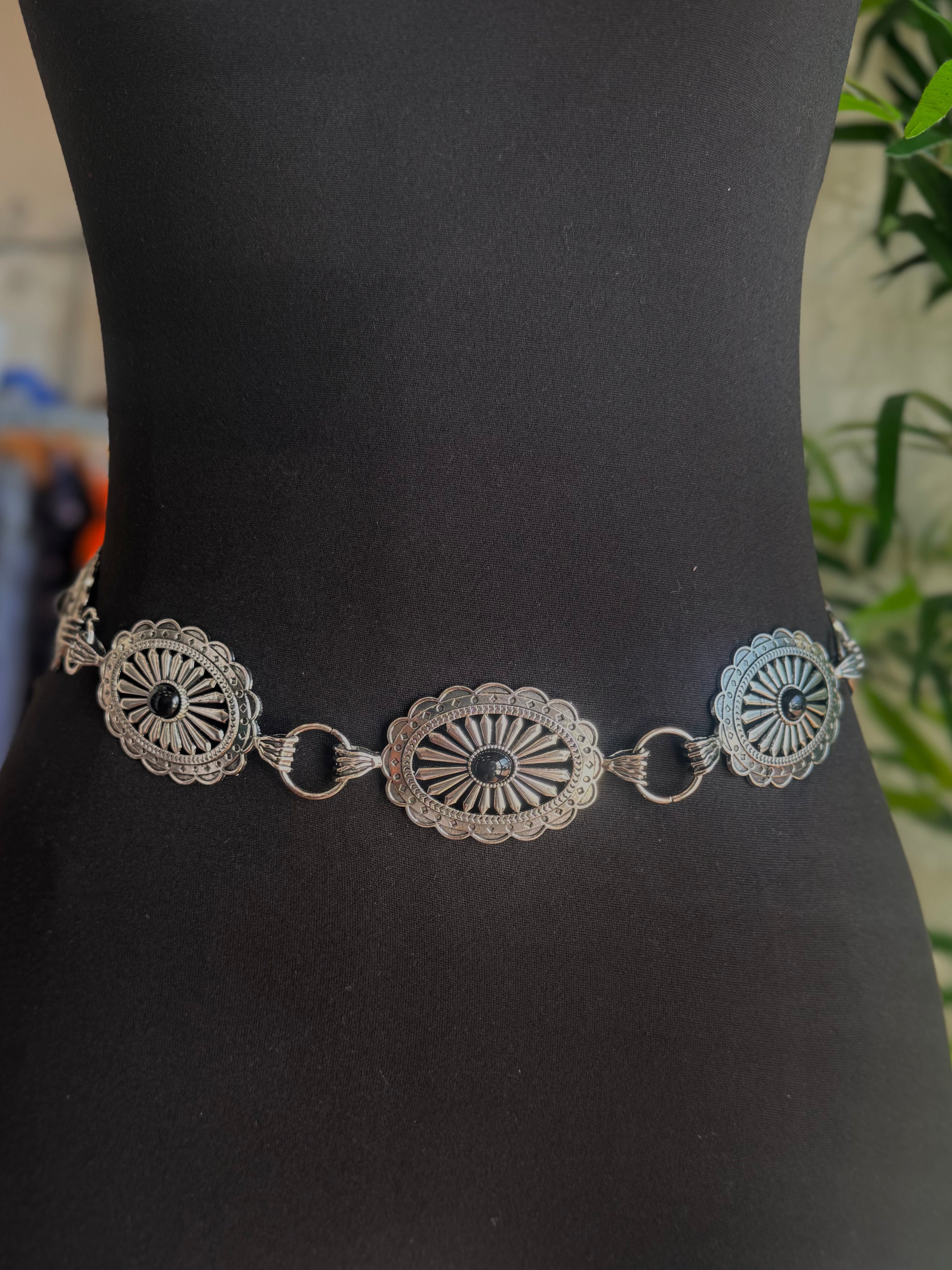 Western Oval Linked Concho Chain Belt (Black Stones)