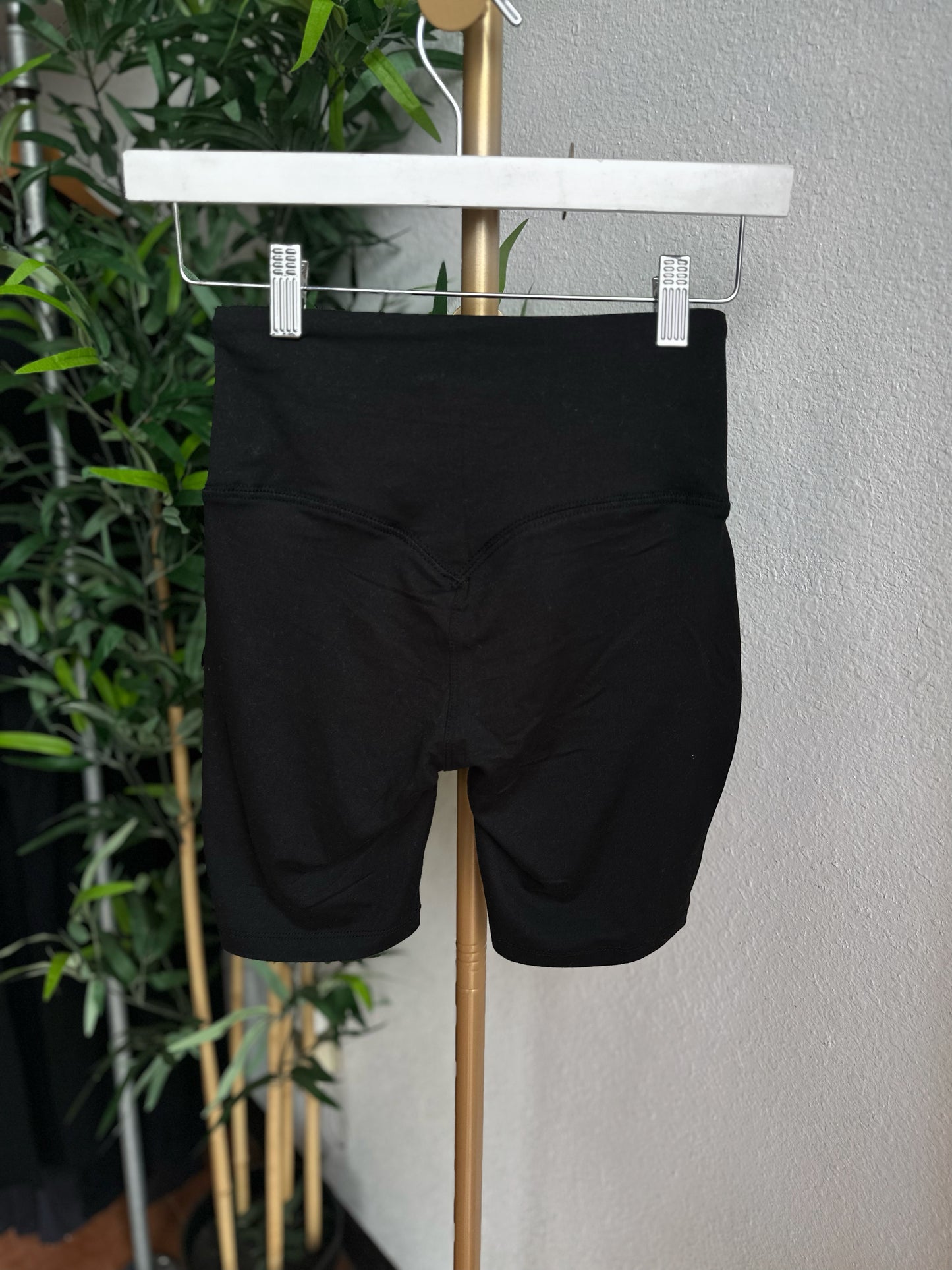 Out and about biker shorts (black)