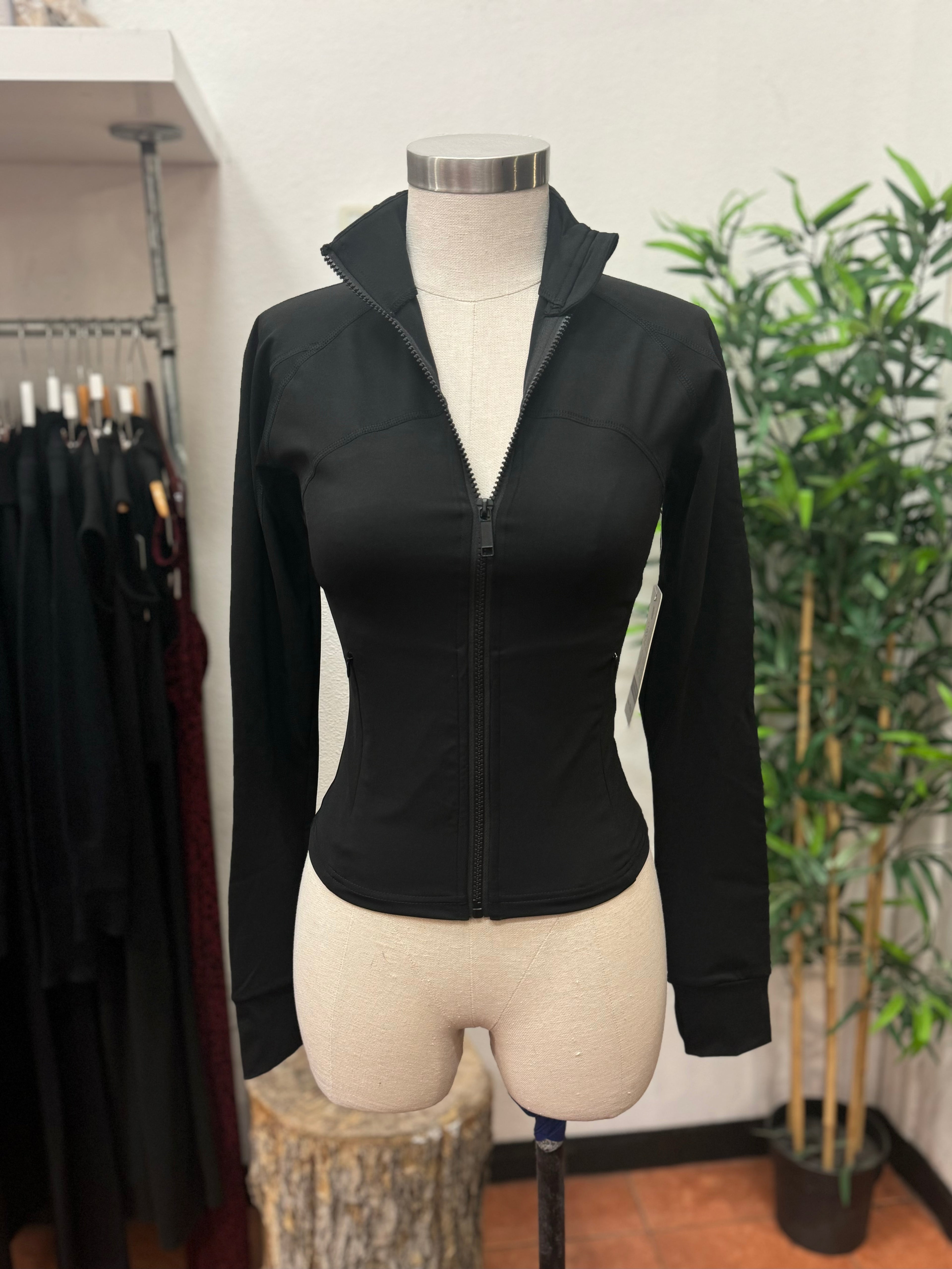 Lulu zip up jacket (black)