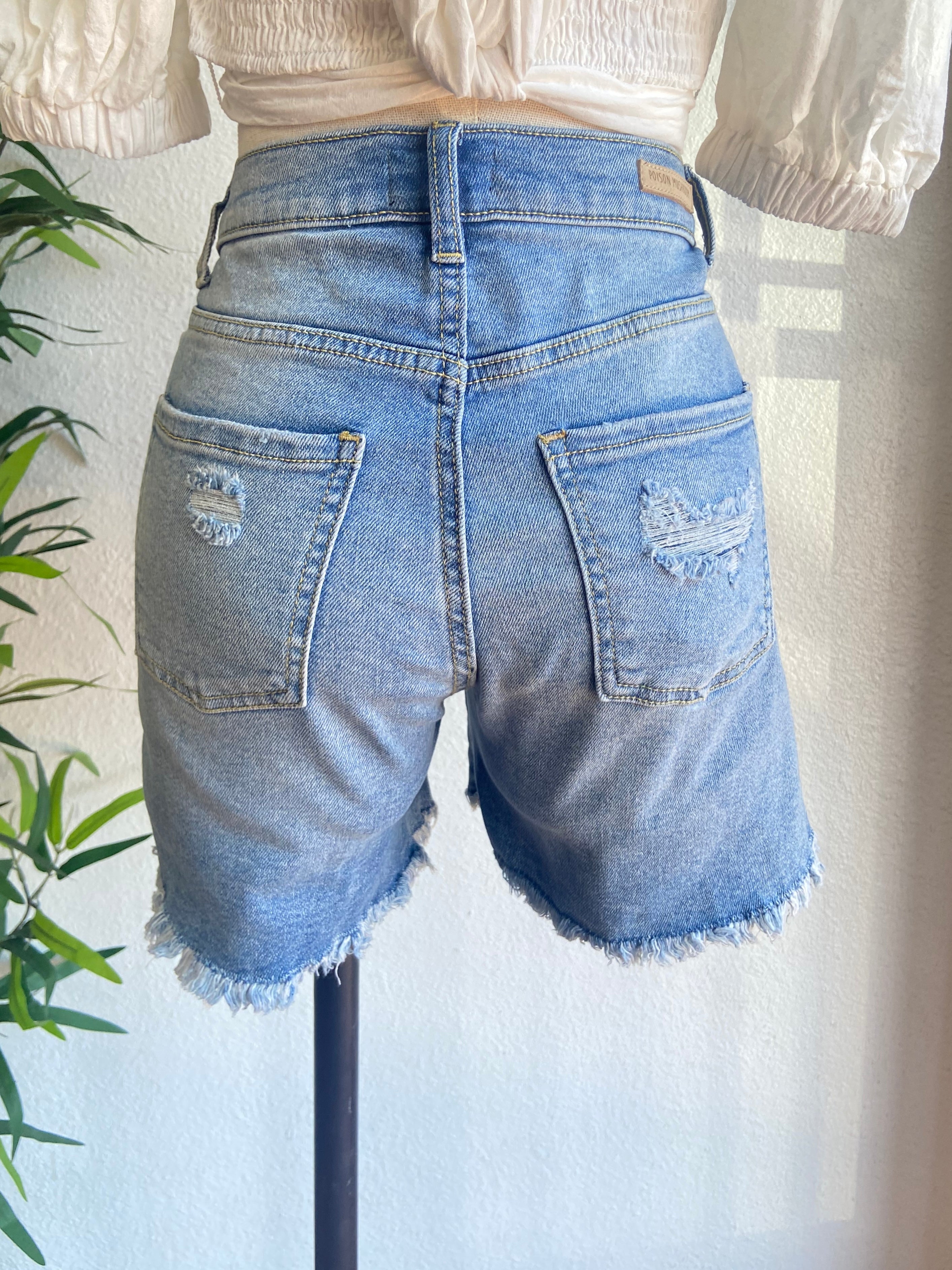 Midi Shorts (Medium Wash)