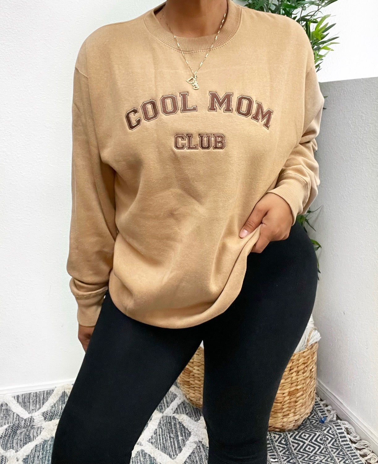 Cool Mom Club Crewneck (taupe)
