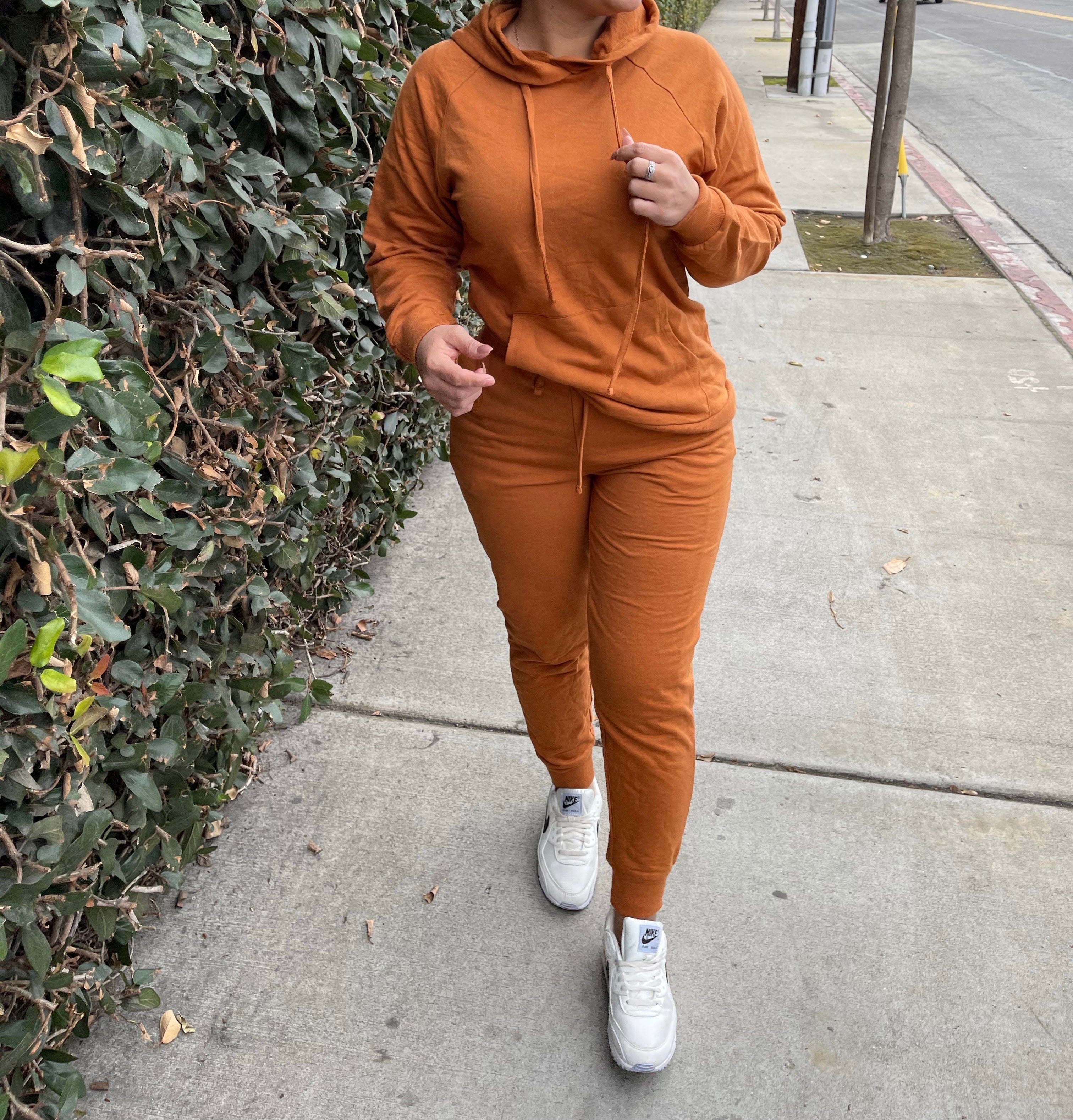 Lean back set (almond)